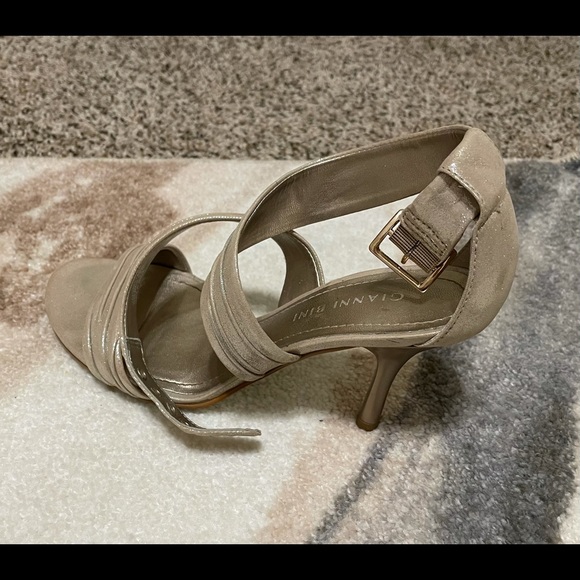 Gold Gianni Bini Dress Sandals 6.5 - Picture 2 of 6